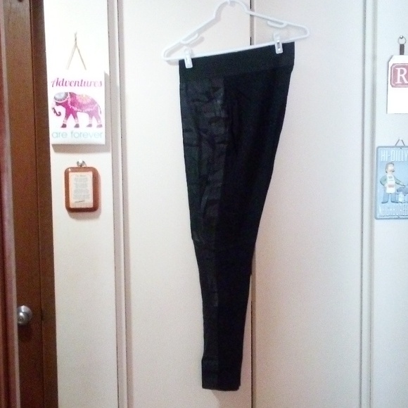 Woman's Pants - Picture 3 of 10
